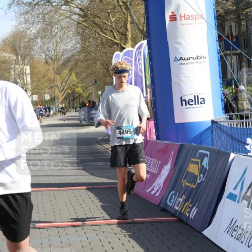 12.04.2026 - 45. Internationalen Wilhelmsburger Insellauf Strokosch-Dieckow http://msf.ph/oto/9452855 12.04.2026 10:25:21 Ziel 3558, 4495, 5415 meine-sportfotos.de