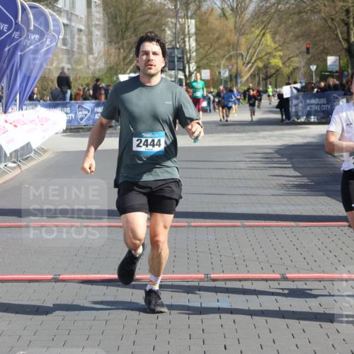 12.04.2026 - 45. Internationalen Wilhelmsburger Insellauf Strokosch-Dieckow http://msf.ph/oto/9452860 12.04.2026 10:37:28 Ziel 2375, 2444, 3670, 2451 meine-sportfotos.de
