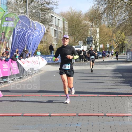 12.04.2026 - 45. Internationalen Wilhelmsburger Insellauf Strokosch-Dieckow http://msf.ph/oto/9452863 12.04.2026 10:25:23 Ziel 3558, 4495, 5415 meine-sportfotos.de