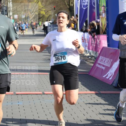 12.04.2026 - 45. Internationalen Wilhelmsburger Insellauf Strokosch-Dieckow http://msf.ph/oto/9452864 12.04.2026 10:37:28 Ziel 2375, 2444, 3670, 2451 meine-sportfotos.de