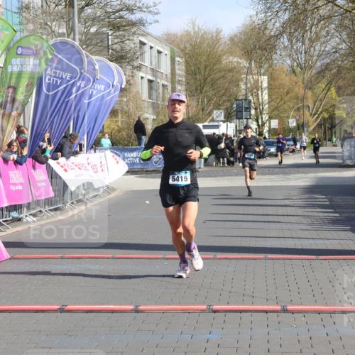 12.04.2026 - 45. Internationalen Wilhelmsburger Insellauf Strokosch-Dieckow http://msf.ph/oto/9452867 12.04.2026 10:25:23 Ziel 3558, 4495, 5415 meine-sportfotos.de