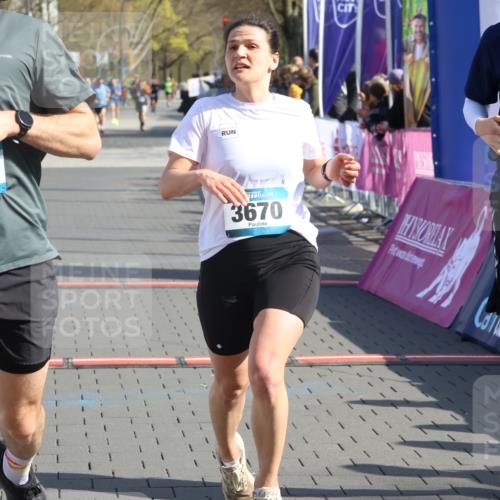 12.04.2026 - 45. Internationalen Wilhelmsburger Insellauf Strokosch-Dieckow http://msf.ph/oto/9452869 12.04.2026 10:37:28 Ziel 2375, 2444, 3670, 2451 meine-sportfotos.de