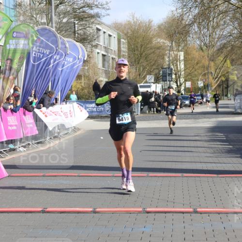 12.04.2026 - 45. Internationalen Wilhelmsburger Insellauf Strokosch-Dieckow http://msf.ph/oto/9452870 12.04.2026 10:25:23 Ziel 3558, 4495, 5415 meine-sportfotos.de