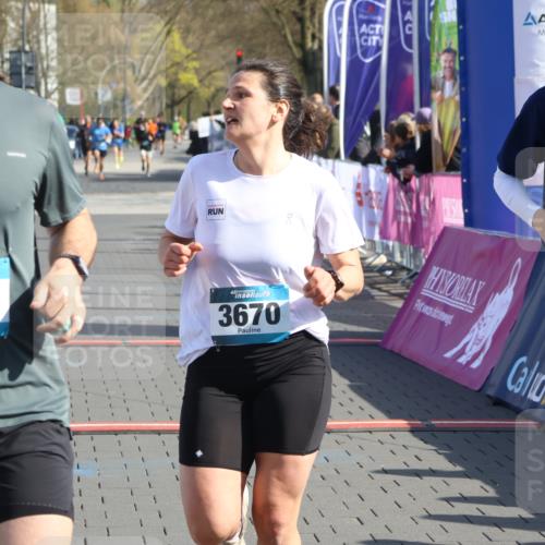 12.04.2026 - 45. Internationalen Wilhelmsburger Insellauf Strokosch-Dieckow http://msf.ph/oto/9452876 12.04.2026 10:37:29 Ziel 2375, 2444, 3670, 2451 meine-sportfotos.de