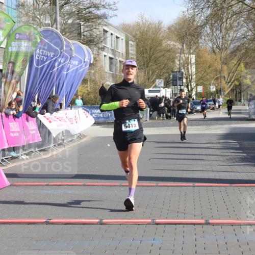12.04.2026 - 45. Internationalen Wilhelmsburger Insellauf Strokosch-Dieckow http://msf.ph/oto/9452877 12.04.2026 10:25:23 Ziel 3558, 4495, 5415 meine-sportfotos.de