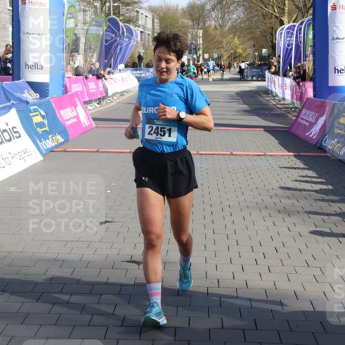 12.04.2026 - 45. Internationalen Wilhelmsburger Insellauf Strokosch-Dieckow http://msf.ph/oto/9452879 12.04.2026 10:37:31 Ziel 2444, 3670, 2451, 2106 meine-sportfotos.de
