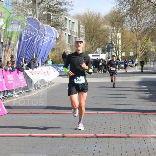 12.04.2026 - 45. Internationalen Wilhelmsburger Insellauf Strokosch-Dieckow http://msf.ph/oto/9452885 12.04.2026 10:25:24 Ziel 3558, 4495, 5415 meine-sportfotos.de