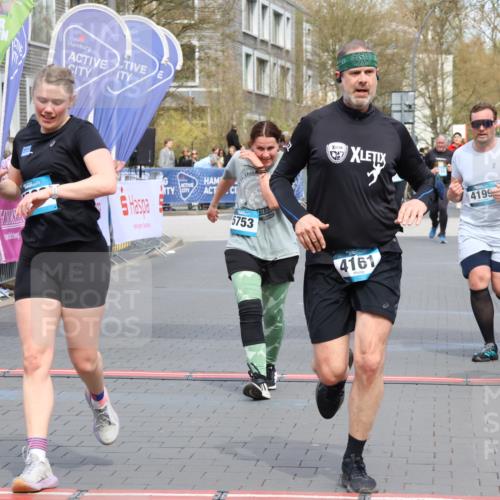 12.04.2026 - 45. Internationalen Wilhelmsburger Insellauf Strokosch-Dieckow http://msf.ph/oto/9452892 12.04.2026 13:08:26 Ziel 5568, 4161, 5753, 4218, 4199, 5220 meine-sportfotos.de