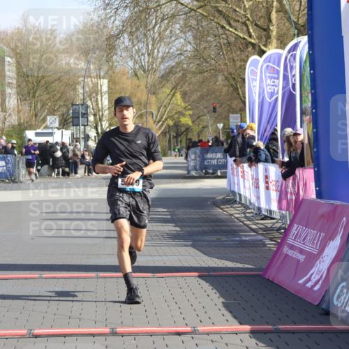12.04.2026 - 45. Internationalen Wilhelmsburger Insellauf Strokosch-Dieckow http://msf.ph/oto/9452894 12.04.2026 10:25:28 Ziel 5415, 5569 meine-sportfotos.de