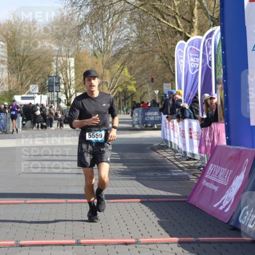 12.04.2026 - 45. Internationalen Wilhelmsburger Insellauf Strokosch-Dieckow http://msf.ph/oto/9452900 12.04.2026 10:25:28 Ziel 5415, 5569 meine-sportfotos.de
