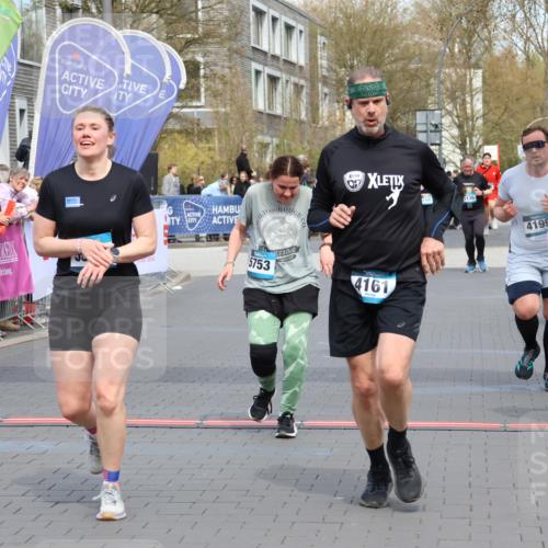 12.04.2026 - 45. Internationalen Wilhelmsburger Insellauf Strokosch-Dieckow http://msf.ph/oto/9452907 12.04.2026 13:08:26 Ziel 5568, 4161, 5753, 4218, 4199, 5220 meine-sportfotos.de