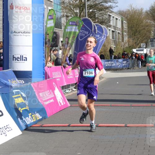 12.04.2026 - 45. Internationalen Wilhelmsburger Insellauf Strokosch-Dieckow http://msf.ph/oto/9452908 12.04.2026 10:37:35 Ziel 2106, 4467, 4482 meine-sportfotos.de