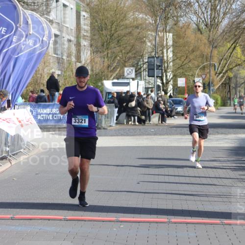 12.04.2026 - 45. Internationalen Wilhelmsburger Insellauf Strokosch-Dieckow http://msf.ph/oto/9452910 12.04.2026 10:25:38 Ziel 3321, 5502, 3812 meine-sportfotos.de