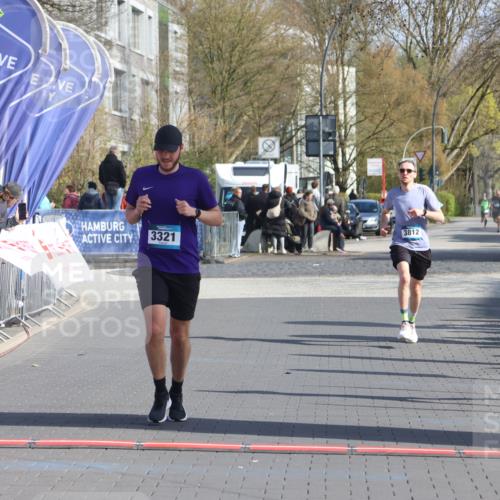 12.04.2026 - 45. Internationalen Wilhelmsburger Insellauf Strokosch-Dieckow http://msf.ph/oto/9452912 12.04.2026 10:25:38 Ziel 3321, 5502, 3812 meine-sportfotos.de