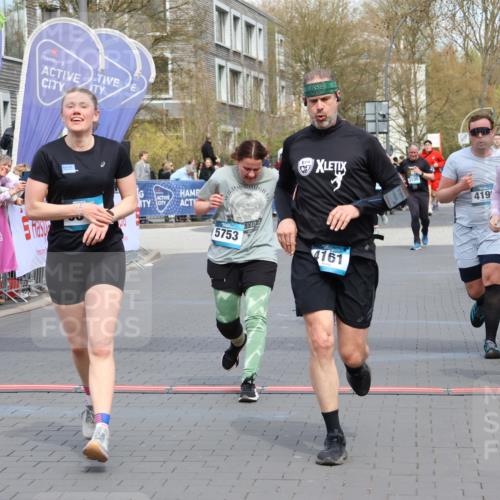 12.04.2026 - 45. Internationalen Wilhelmsburger Insellauf Strokosch-Dieckow http://msf.ph/oto/9452913 12.04.2026 13:08:26 Ziel 5568, 4161, 5753, 4218, 4199, 5220 meine-sportfotos.de
