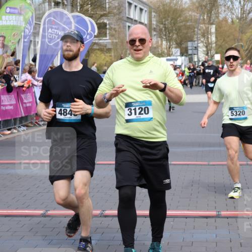 12.04.2026 - 45. Internationalen Wilhelmsburger Insellauf Strokosch-Dieckow http://msf.ph/oto/9452915 12.04.2026 13:08:21 Ziel 3120, 5103, 4845, 5320, 5568 meine-sportfotos.de