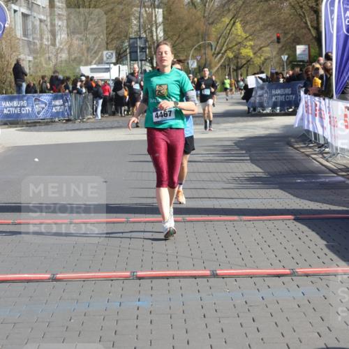 12.04.2026 - 45. Internationalen Wilhelmsburger Insellauf Strokosch-Dieckow http://msf.ph/oto/9452917 12.04.2026 10:37:37 Ziel 2106, 4467, 4482 meine-sportfotos.de