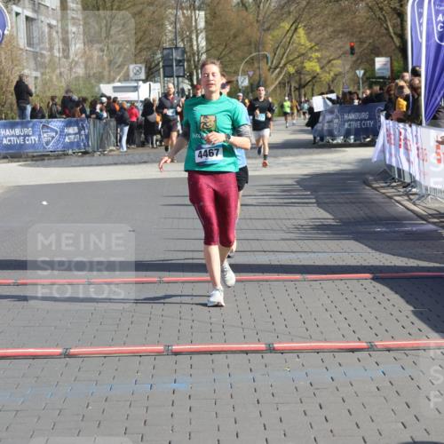 12.04.2026 - 45. Internationalen Wilhelmsburger Insellauf Strokosch-Dieckow http://msf.ph/oto/9452919 12.04.2026 10:37:37 Ziel 2106, 4467, 4482 meine-sportfotos.de