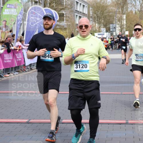 12.04.2026 - 45. Internationalen Wilhelmsburger Insellauf Strokosch-Dieckow http://msf.ph/oto/9452921 12.04.2026 13:08:21 Ziel 3120, 5103, 4845, 5320, 5568 meine-sportfotos.de