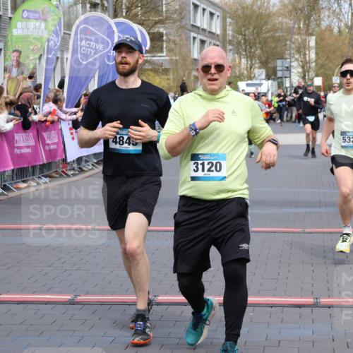 12.04.2026 - 45. Internationalen Wilhelmsburger Insellauf Strokosch-Dieckow http://msf.ph/oto/9452925 12.04.2026 13:08:21 Ziel 3120, 5103, 4845, 5320, 5568 meine-sportfotos.de