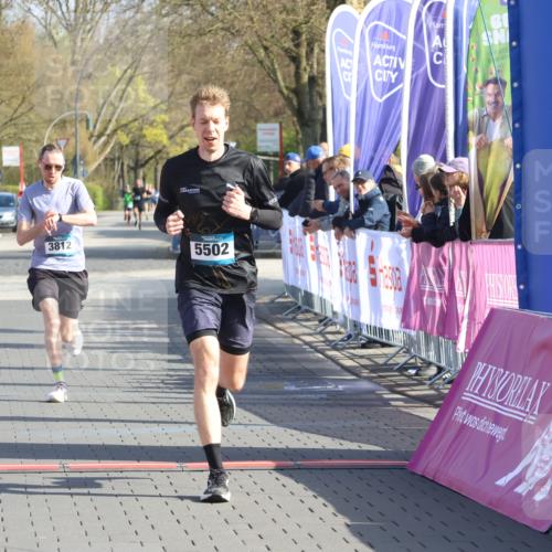12.04.2026 - 45. Internationalen Wilhelmsburger Insellauf Strokosch-Dieckow http://msf.ph/oto/9452926 12.04.2026 10:25:40 Ziel 3321, 5502, 3812 meine-sportfotos.de