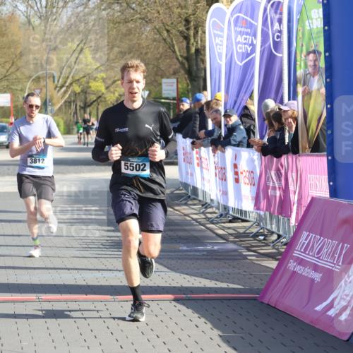 12.04.2026 - 45. Internationalen Wilhelmsburger Insellauf Strokosch-Dieckow http://msf.ph/oto/9452928 12.04.2026 10:25:40 Ziel 3321, 5502, 3812 meine-sportfotos.de