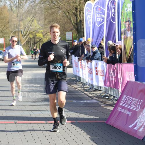 12.04.2026 - 45. Internationalen Wilhelmsburger Insellauf Strokosch-Dieckow http://msf.ph/oto/9452931 12.04.2026 10:25:40 Ziel 3321, 5502, 3812 meine-sportfotos.de