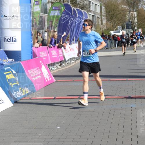 12.04.2026 - 45. Internationalen Wilhelmsburger Insellauf Strokosch-Dieckow http://msf.ph/oto/9452937 12.04.2026 10:37:39 Ziel 2106, 4467, 4482 meine-sportfotos.de