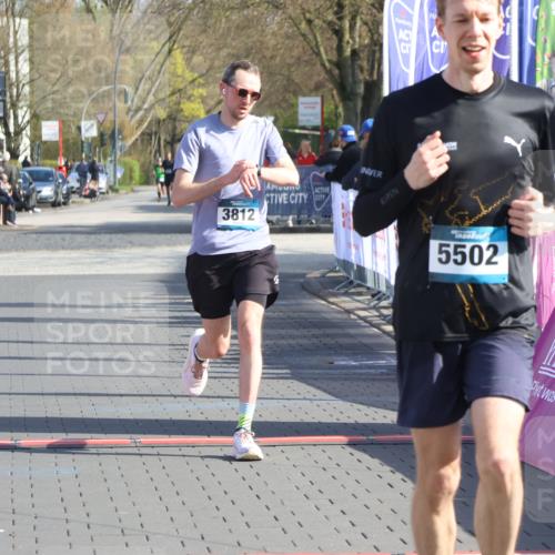 12.04.2026 - 45. Internationalen Wilhelmsburger Insellauf Strokosch-Dieckow http://msf.ph/oto/9452942 12.04.2026 10:25:41 Ziel 3321, 5502, 3812 meine-sportfotos.de