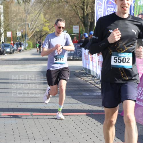 12.04.2026 - 45. Internationalen Wilhelmsburger Insellauf Strokosch-Dieckow http://msf.ph/oto/9452946 12.04.2026 10:25:41 Ziel 3321, 5502, 3812 meine-sportfotos.de