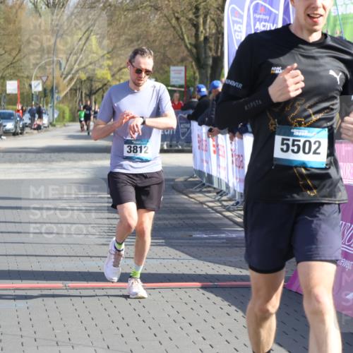 12.04.2026 - 45. Internationalen Wilhelmsburger Insellauf Strokosch-Dieckow http://msf.ph/oto/9452949 12.04.2026 10:25:41 Ziel 3321, 5502, 3812 meine-sportfotos.de