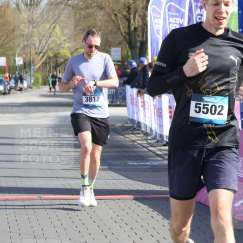 12.04.2026 - 45. Internationalen Wilhelmsburger Insellauf Strokosch-Dieckow http://msf.ph/oto/9452951 12.04.2026 10:25:41 Ziel 3321, 5502, 3812 meine-sportfotos.de