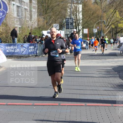 12.04.2026 - 45. Internationalen Wilhelmsburger Insellauf Strokosch-Dieckow http://msf.ph/oto/9452952 12.04.2026 10:37:44 Ziel 4779, 3492, 5643 meine-sportfotos.de