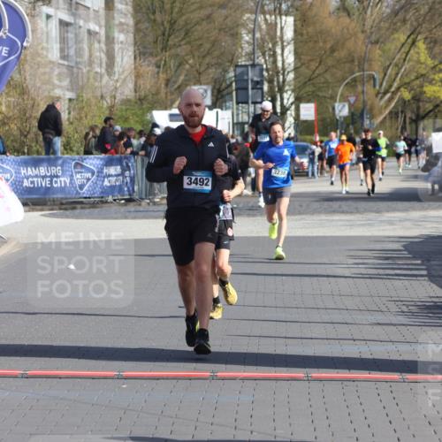 12.04.2026 - 45. Internationalen Wilhelmsburger Insellauf Strokosch-Dieckow http://msf.ph/oto/9452957 12.04.2026 10:37:44 Ziel 4779, 3492, 5643 meine-sportfotos.de