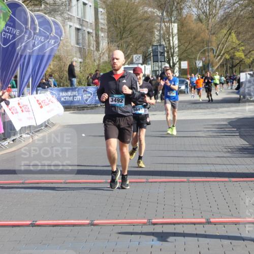 12.04.2026 - 45. Internationalen Wilhelmsburger Insellauf Strokosch-Dieckow http://msf.ph/oto/9452959 12.04.2026 10:37:45 Ziel 4779, 3492, 5643 meine-sportfotos.de