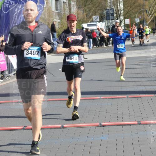 12.04.2026 - 45. Internationalen Wilhelmsburger Insellauf Strokosch-Dieckow http://msf.ph/oto/9452973 12.04.2026 10:37:47 Ziel 4779, 3492, 5643, 3238 meine-sportfotos.de