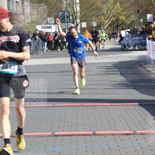 12.04.2026 - 45. Internationalen Wilhelmsburger Insellauf Strokosch-Dieckow http://msf.ph/oto/9452982 12.04.2026 10:37:48 Ziel 4779, 3492, 5643, 3238 meine-sportfotos.de