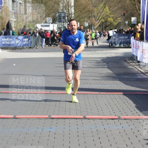 12.04.2026 - 45. Internationalen Wilhelmsburger Insellauf Strokosch-Dieckow http://msf.ph/oto/9452989 12.04.2026 10:37:50 Ziel 3492, 5643, 3238, 2531 meine-sportfotos.de