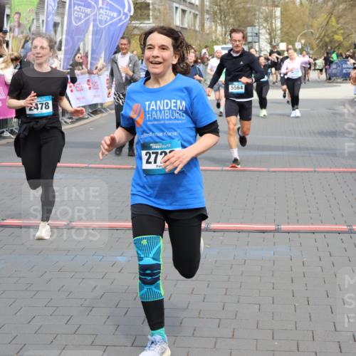 12.04.2026 - 45. Internationalen Wilhelmsburger Insellauf Strokosch-Dieckow http://msf.ph/oto/9452991 12.04.2026 13:08:09 Ziel 5401, 2728, 2478, 2477, 5564, 4437, 4436, 2421 meine-sportfotos.de