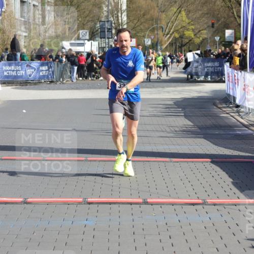 12.04.2026 - 45. Internationalen Wilhelmsburger Insellauf Strokosch-Dieckow http://msf.ph/oto/9452992 12.04.2026 10:37:50 Ziel 3492, 5643, 3238, 2531 meine-sportfotos.de