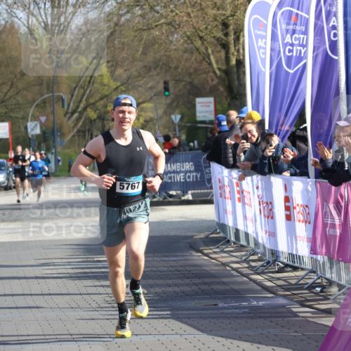 12.04.2026 - 45. Internationalen Wilhelmsburger Insellauf Strokosch-Dieckow http://msf.ph/oto/9452993 12.04.2026 10:26:07 Ziel 3578, 5767, 5707 meine-sportfotos.de