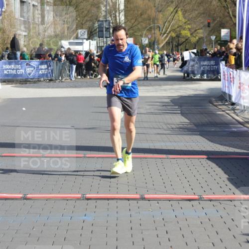 12.04.2026 - 45. Internationalen Wilhelmsburger Insellauf Strokosch-Dieckow http://msf.ph/oto/9452994 12.04.2026 10:37:50 Ziel 3492, 5643, 3238, 2531 meine-sportfotos.de