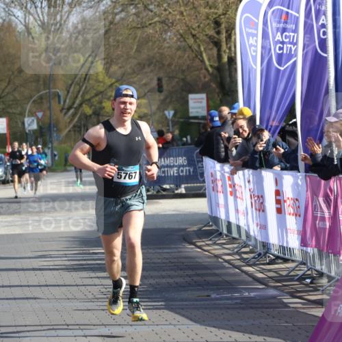 12.04.2026 - 45. Internationalen Wilhelmsburger Insellauf Strokosch-Dieckow http://msf.ph/oto/9452996 12.04.2026 10:26:07 Ziel 3578, 5767, 5707 meine-sportfotos.de