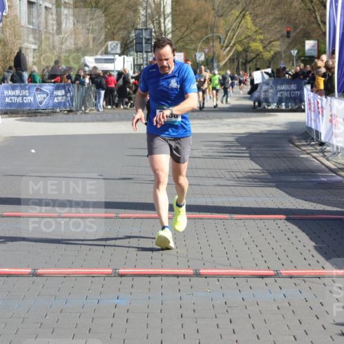 12.04.2026 - 45. Internationalen Wilhelmsburger Insellauf Strokosch-Dieckow http://msf.ph/oto/9452997 12.04.2026 10:37:50 Ziel 3492, 5643, 3238, 2531 meine-sportfotos.de