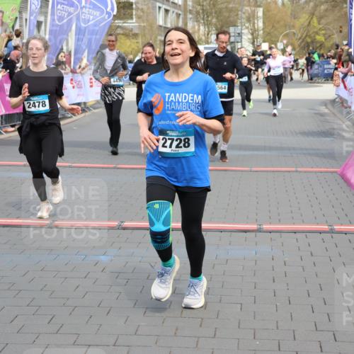 12.04.2026 - 45. Internationalen Wilhelmsburger Insellauf Strokosch-Dieckow http://msf.ph/oto/9453001 12.04.2026 13:08:09 Ziel 5401, 2728, 2478, 2477, 5564, 4437, 4436, 2421 meine-sportfotos.de