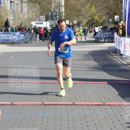 12.04.2026 - 45. Internationalen Wilhelmsburger Insellauf Strokosch-Dieckow http://msf.ph/oto/9453002 12.04.2026 10:37:50 Ziel 3492, 5643, 3238, 2531 meine-sportfotos.de