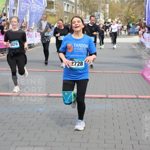 12.04.2026 - 45. Internationalen Wilhelmsburger Insellauf Strokosch-Dieckow http://msf.ph/oto/9453004 12.04.2026 13:08:09 Ziel 5401, 2728, 2478, 2477, 5564, 4437, 4436, 2421 meine-sportfotos.de
