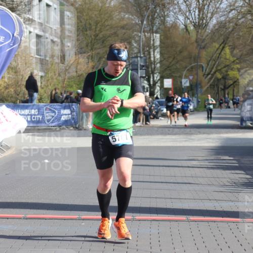 12.04.2026 - 45. Internationalen Wilhelmsburger Insellauf Strokosch-Dieckow http://msf.ph/oto/9453015 12.04.2026 10:26:09 Ziel 5767, 5707 meine-sportfotos.de