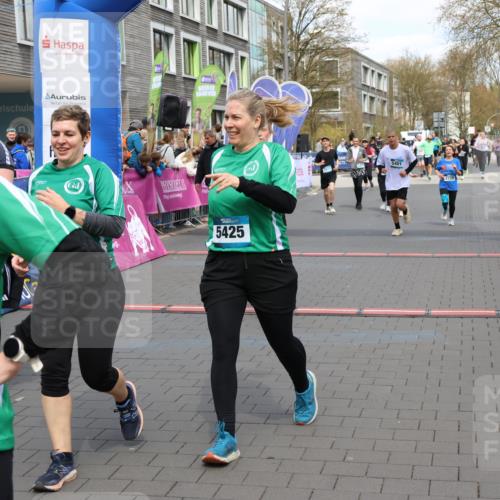 12.04.2026 - 45. Internationalen Wilhelmsburger Insellauf Strokosch-Dieckow http://msf.ph/oto/9453018 12.04.2026 13:08:05 Ziel 5431, 5425, 5735, 5401, 2728, 2478, 2477 meine-sportfotos.de