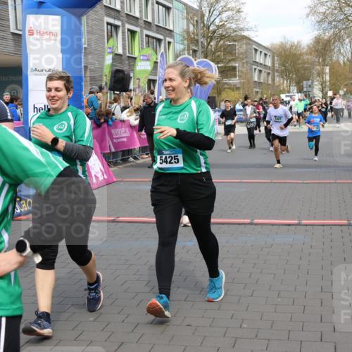 12.04.2026 - 45. Internationalen Wilhelmsburger Insellauf Strokosch-Dieckow http://msf.ph/oto/9453022 12.04.2026 13:08:05 Ziel 5431, 5425, 5735, 5401, 2728, 2478, 2477 meine-sportfotos.de